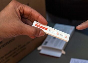 How well do rapid COVID tests work to detect omicron? : Shots