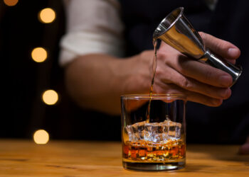 20 Best Drinks To Mix With Whiskey, Ranked