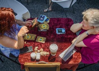 Dozens seek to get in touch with spiritual side at Frederick psychic fair | Culture